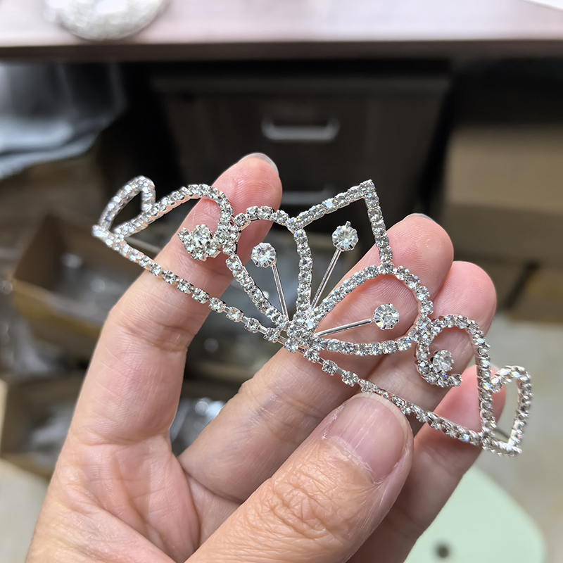 シルバーカラーのラインストーンブライダルクラウン高級クリスタ - Tech Accessories For Women のレビューと価格