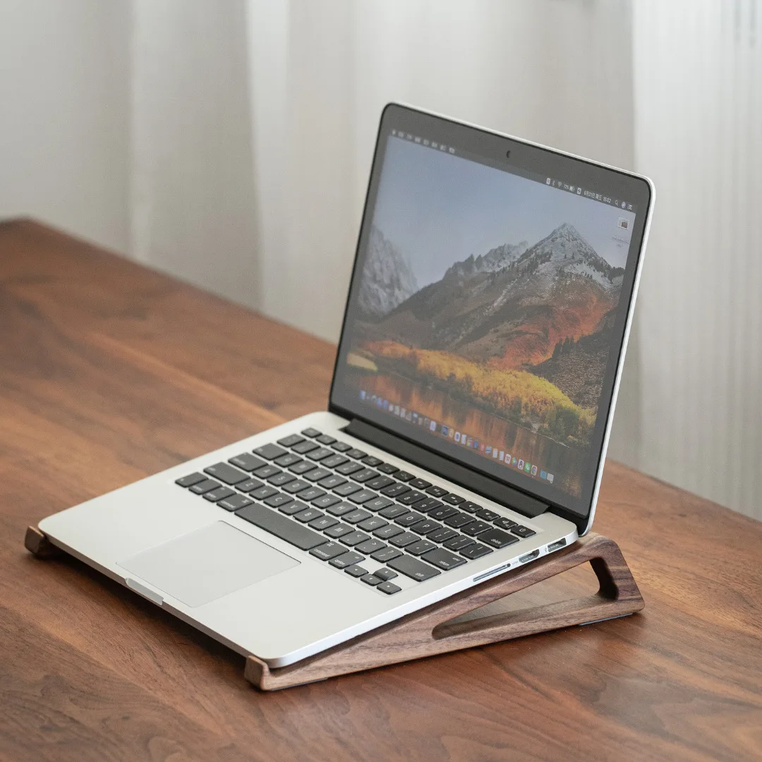 HeMu ウォールナットウッド製ラップトップスタンド – 人 - Laptop Stand Bamboo のレビューと価格
