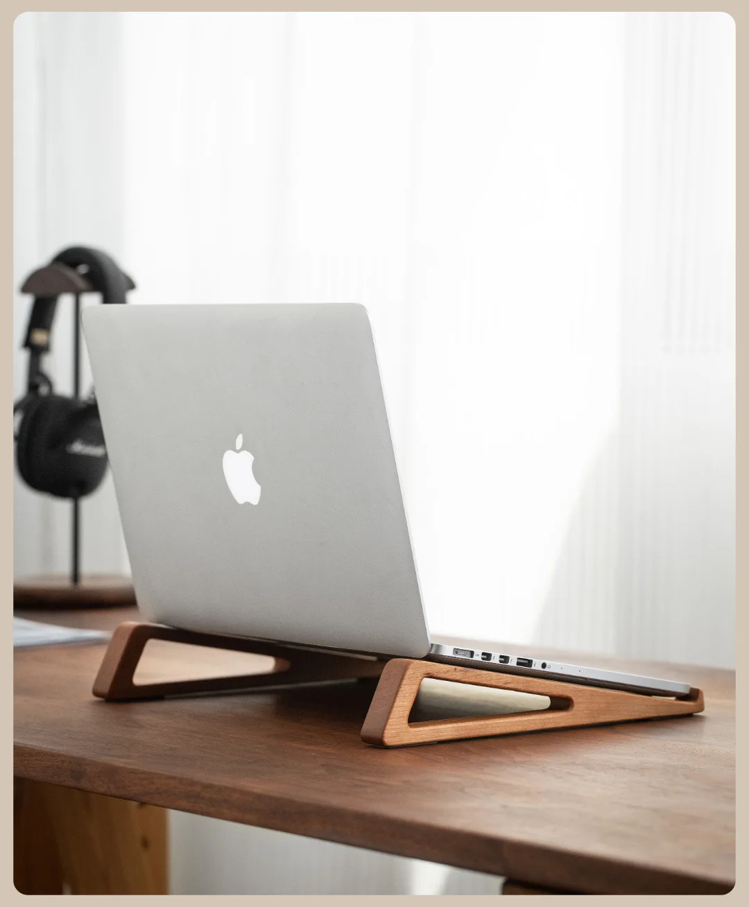 HeMu ウォールナットウッド製ラップトップスタンド – 人 - Laptop Stand Bamboo のレビューと価格