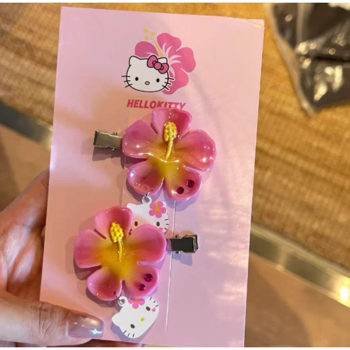 かわいいサンリオハローキティフラワーヘアクリップセットピンク - Tech Accessories For Women のレビューと価格